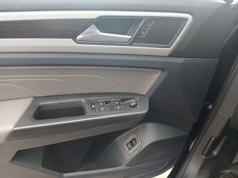 Used 2022 Volkswagen Atlas SE w/ Panoramic Sunroof Package image 11