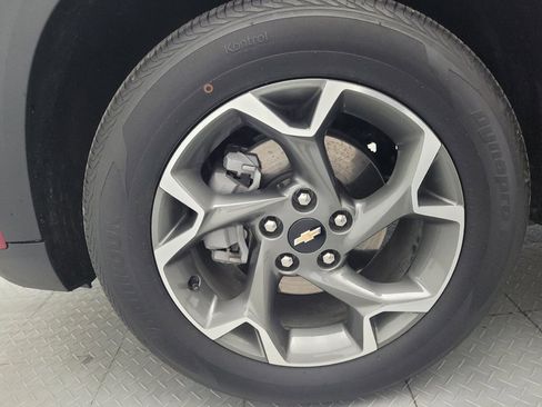 Used 2025 Chevrolet Trax LT FWD image 31