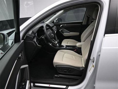 Certified 2025 Audi Q3 2.0T Premium w/ Convenience Package image 9