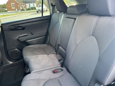 Used 2024 Toyota Highlander LE image 14
