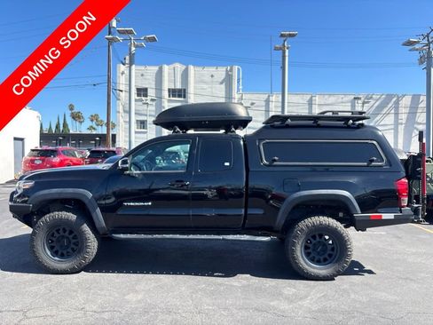 Used 2017 Toyota Tacoma TRD Off-Road AWD/4WD image 8