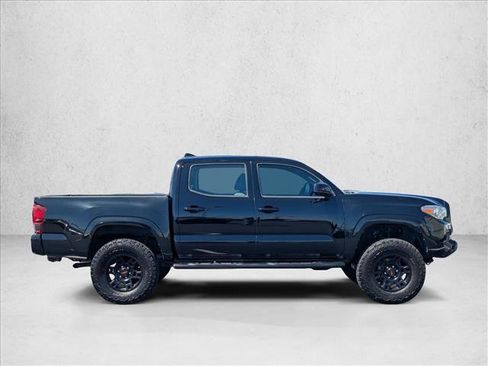 Used 2018 Toyota Tacoma SR5 AWD/4WD image 4