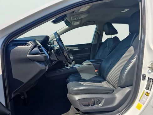 Used 2020 Toyota Camry SE FWD image 9
