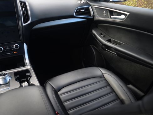 Used 2023 Ford Edge SEL w/ Convenience Package image 13