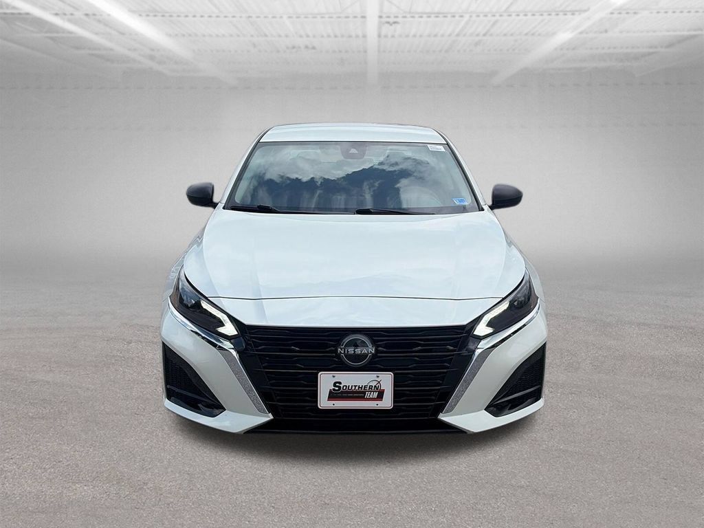 Used 2024 Nissan Altima 2.5 SV AWD/4WD image 9