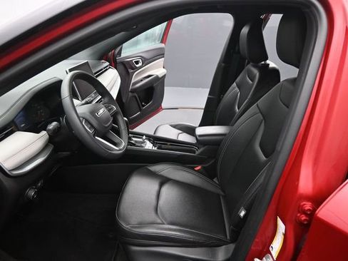 Used 2025 Jeep Compass Limited image 10