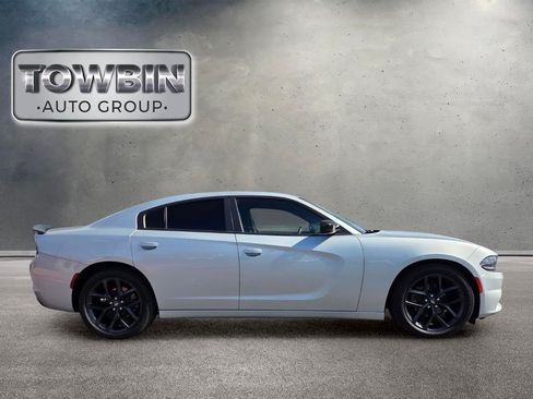 Used 2022 Dodge Charger SXT w/ Blacktop Package RWD image 3