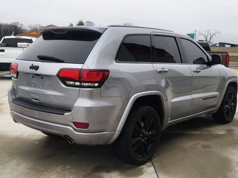 Used 2018 Jeep Grand Cherokee Altitude AWD/4WD image 6