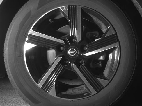 Used 2025 Nissan Sentra SV FWD image 13