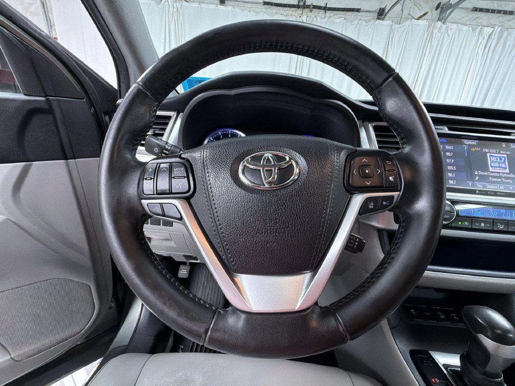 Used 2019 Toyota Highlander XLE AWD/4WD image 26