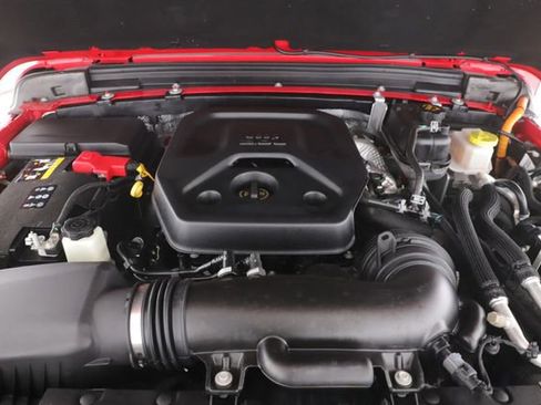 Used 2025 Jeep Wrangler Unlimited Sahara w/ Safety Group image 15