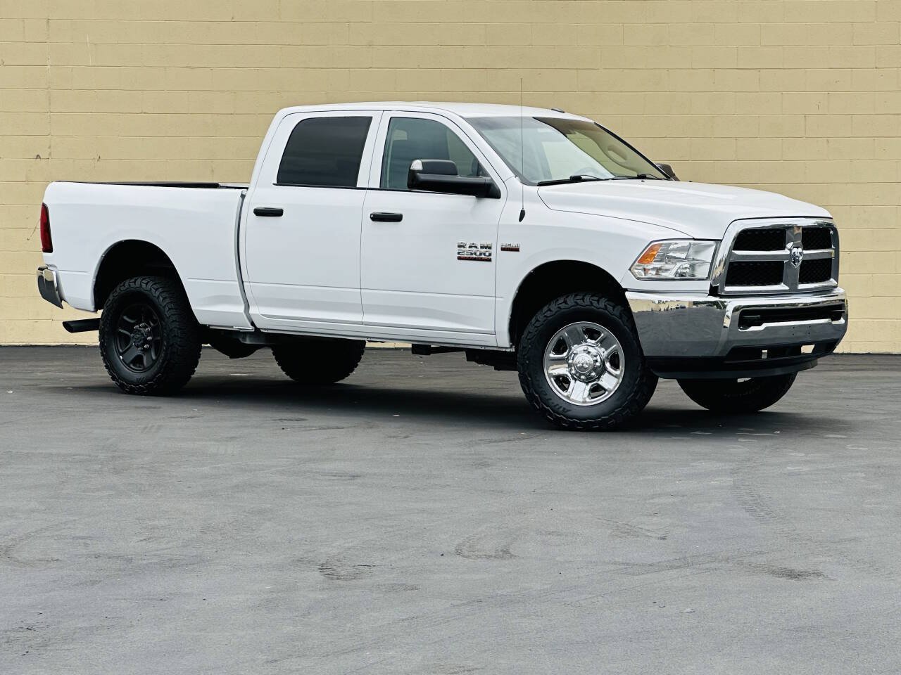 Used 2018 RAM 2500 Tradesman w/ Chrome Appearance Group AWD/4WD image 2