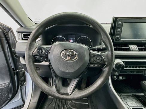 Used 2022 Toyota RAV4 LE FWD image 17