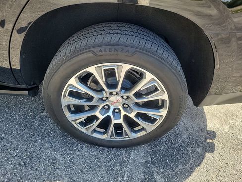 Used 2022 GMC Yukon Denali w/ Denali Premium Package RWD image 9