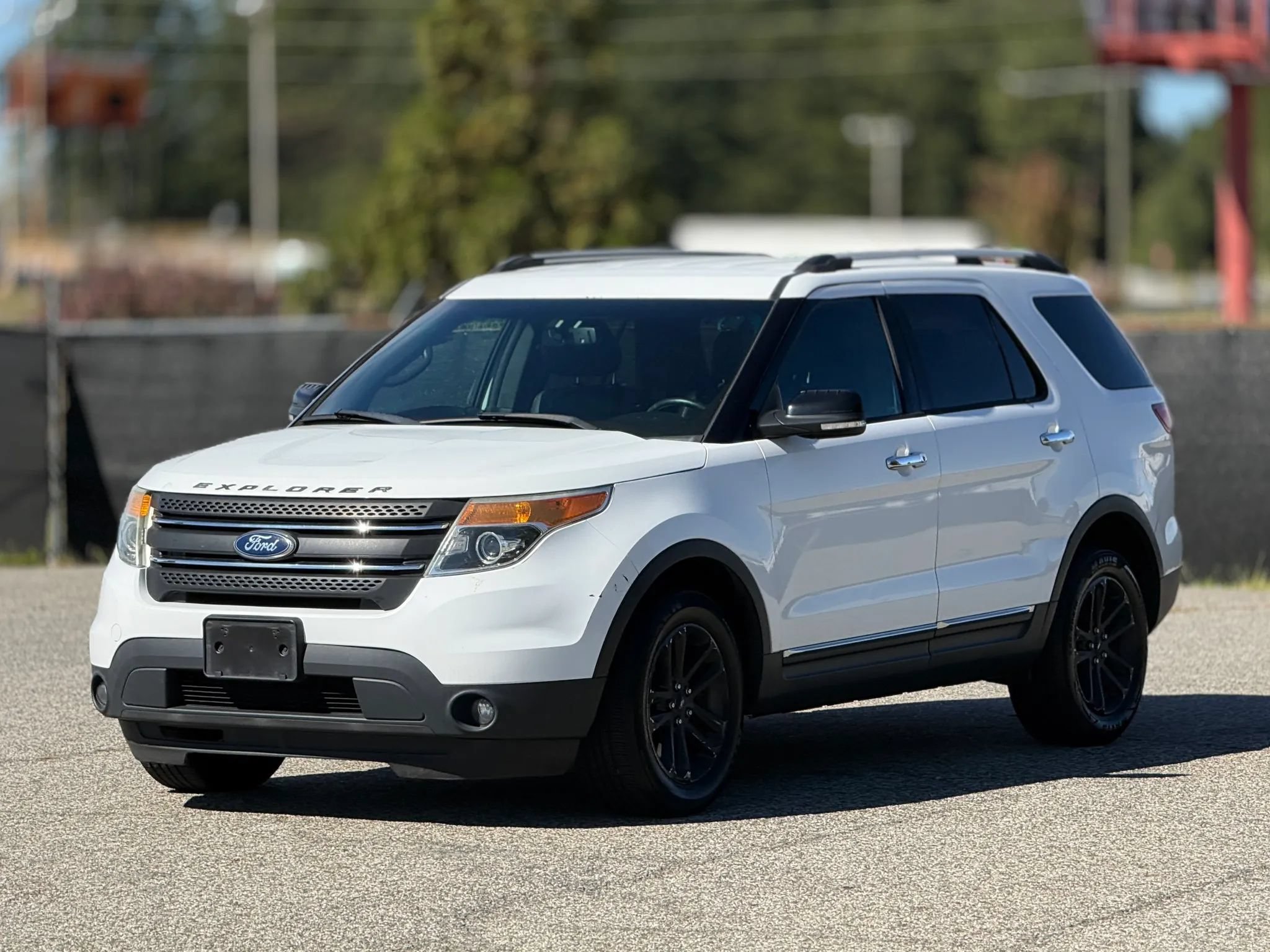 Used 2015 Ford Explorer XLT w/ Equipment Group 202B AWD/4WD image 6