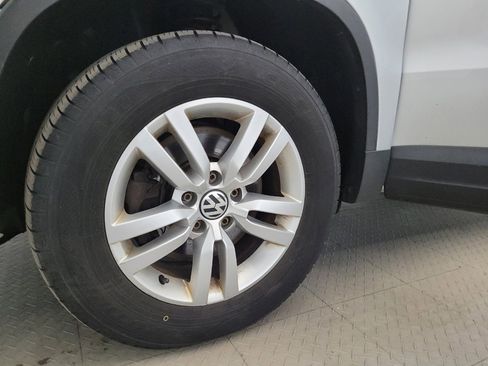 Used 2015 Volkswagen Tiguan S image 31
