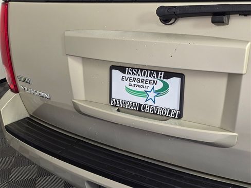 Used 2008 GMC Yukon SLE w/ Exterior Appearance Package image 16