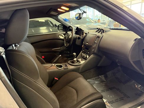 Used 2020 Nissan 370Z Coupe image 18