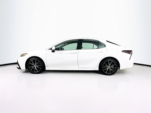 Used 2022 Toyota Camry SE image 4