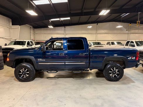 Used 2006 Chevrolet Silverado 2500 LT w/ Heavy-Duty Power Package AWD/4WD image 5