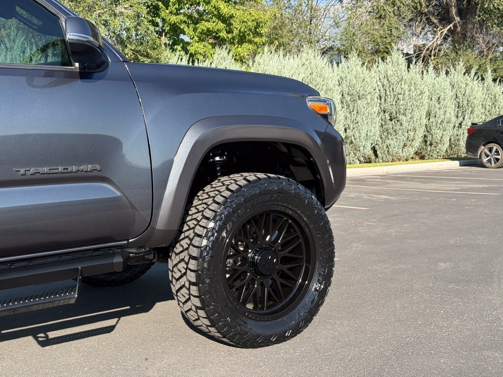 Used 2022 Toyota Tacoma TRD Sport w/ Technology Package AWD/4WD image 7