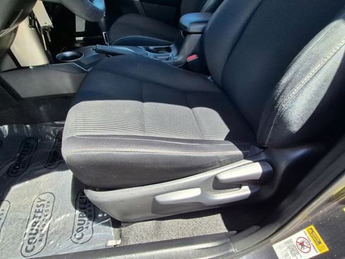 Used 2015 Toyota RAV4 XLE FWD image 18