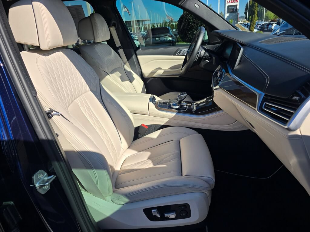 Used 2020 BMW X5 xDrive40i w/ M Sport Package AWD/4WD image 29
