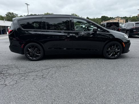 New 2026 Chrysler Pacifica Limited w/ S Appearance Package FWD image 9