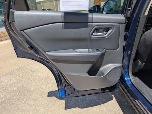 Used 2025 Nissan Rogue SV AWD/4WD image 11