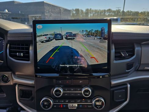 Used 2024 Ford Expedition Max XLT image 28