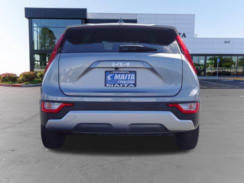 Used 2025 Kia Niro LX FWD image 4