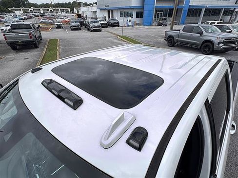 Used 2024 Chevrolet Silverado 2500 High Country w/ High Country Premium Package AWD/4WD image 15