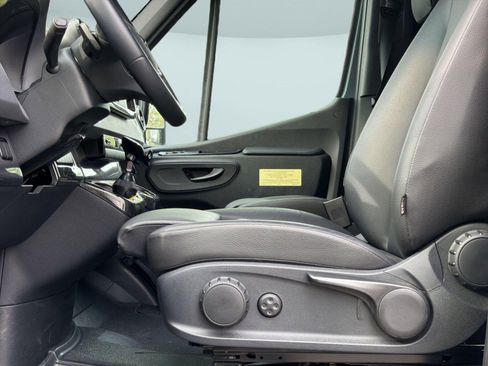 Used 2021 Mercedes-Benz Sprinter 2500 image 14