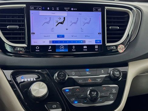 Used 2022 Chrysler Pacifica Touring-L FWD image 16