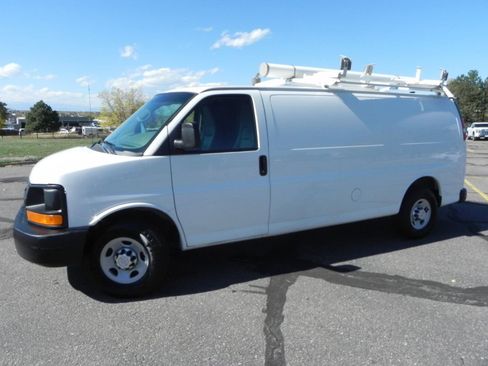 Used 2015 Chevrolet Express 3500 Extended image 3