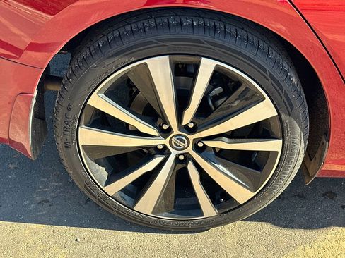 Used 2019 Nissan Altima 2.5 SR w/ SR Premium Package image 17