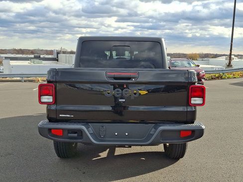 Certified 2024 Jeep Gladiator Sport image 5
