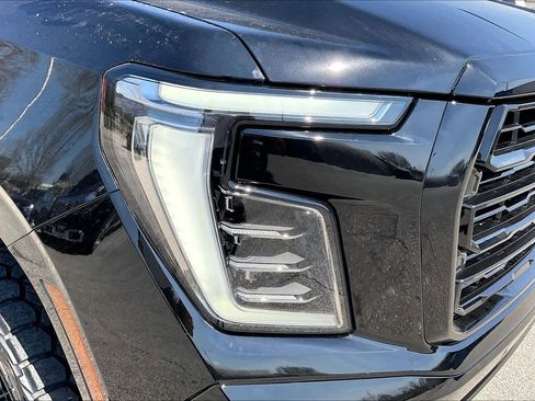 New 2026 GMC Yukon XL AT4 w/ AT4 Premium Package AWD/4WD image 19