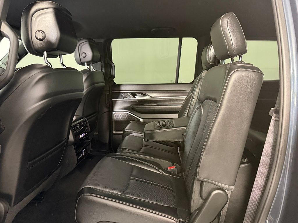 Certified 2023 Jeep Wagoneer 4WD image 17
