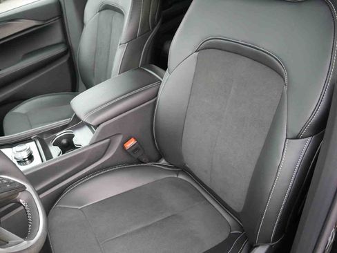 New 2025 Jeep Grand Cherokee Altitude image 28