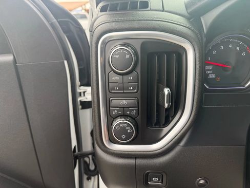 Used 2019 Chevrolet Silverado 1500 LT w/ Z71 Off-Road Package AWD/4WD image 13