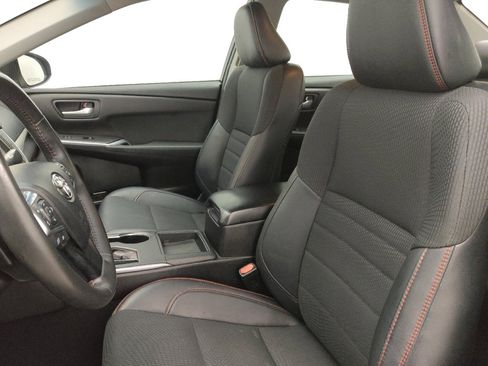 Used 2017 Toyota Camry SE image 17