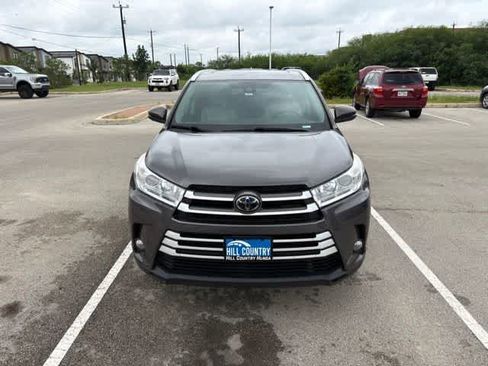 Used 2018 Toyota Highlander XLE AWD/4WD image 8