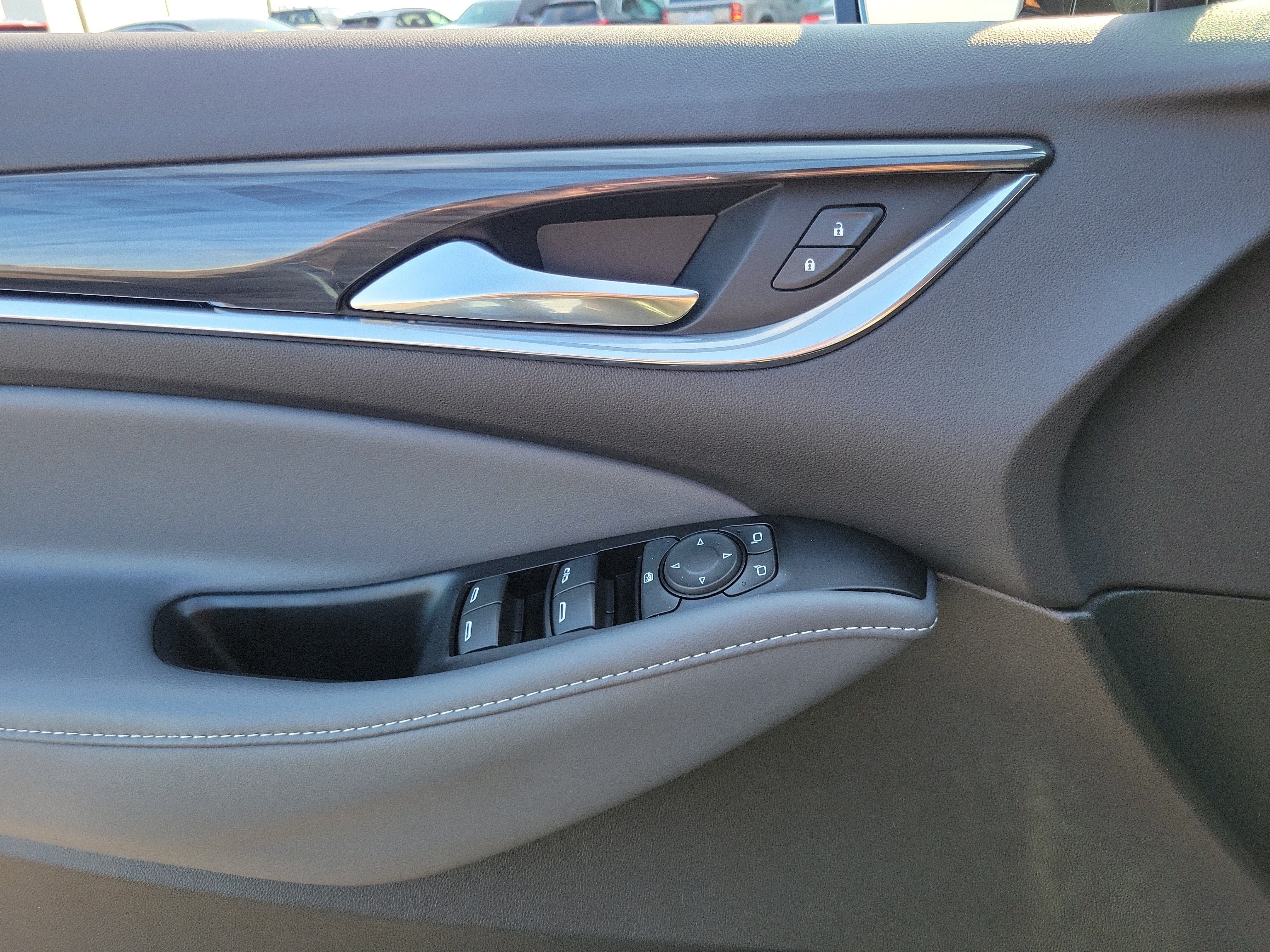 Used 2024 Buick Enclave Essence w/ Experience Buick Package FWD image 17