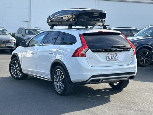 Used 2018 Volvo V60 T5 Cross Country w/ Convenience Package image 7