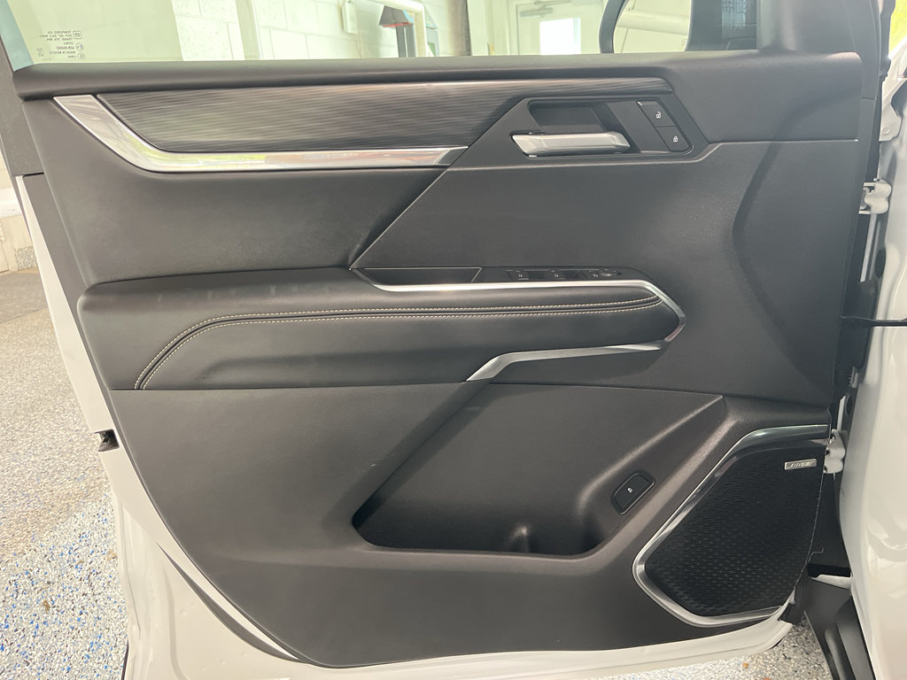 Used 2026 GMC Acadia Elevation w/ Elevation Premium Package FWD image 26