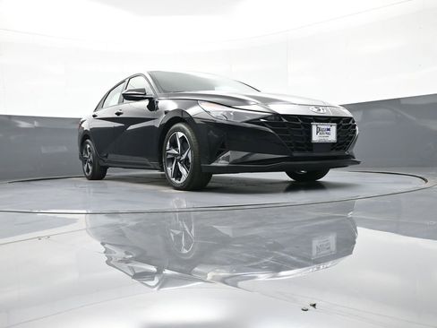 Used 2023 Hyundai Elantra SEL w/ Convenience Package image 30