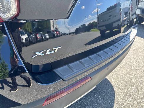 Used 2021 Ford Explorer XLT w/ Equipment Group 202A AWD/4WD image 8