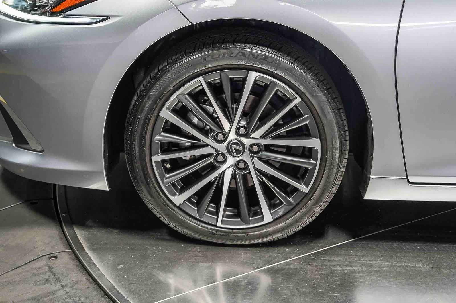 Used 2025 Lexus ES 300h w/ Premium Package FWD image 9