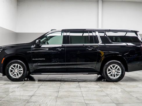 Used 2025 Chevrolet Suburban LT AWD/4WD image 10